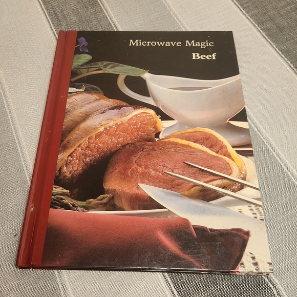 2 Microwave Cookbooks - Poultry & Beef - Vintage 1987 - Hardcover - Picture 2 of 13